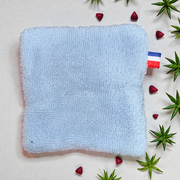 Coton démaquillant lavable bambou bleu ciel - Arelier julac Coton démaquillant lavable bleu ciel en bambou pour le démaquillage - Atelier Julac