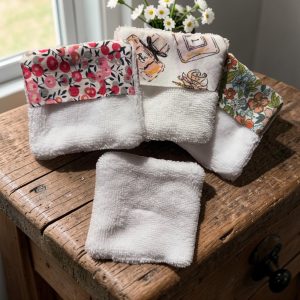 oton démaquillant lavable en bambou avec passe-doigts Atelier Julac
