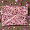 Pochette à savon coton fleuri rose éponge bambou – Atelier Julac Pochette à savon lavable en coton fleuri rose et éponge de bambou Atelier Julac