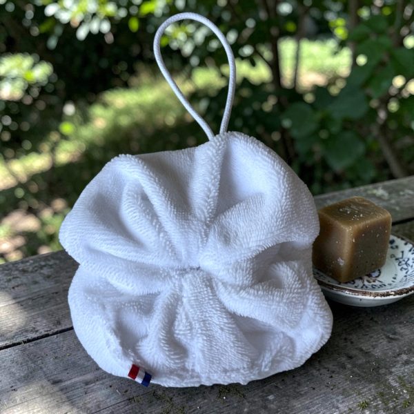 Fleur de douche bambou blanc Fleur de douche en bambou blanc Atelier Julac, alternative écologique et douce à la fleur de douche en plastique