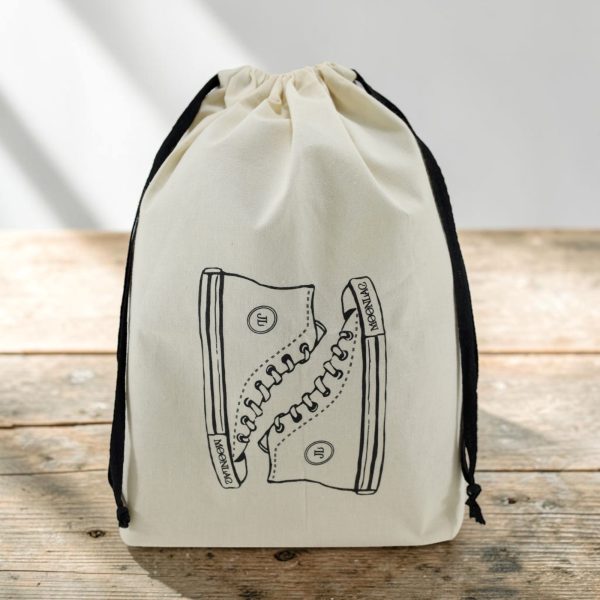 sac-a-chaussures-baskets-converses-coton-ecru Sac à chaussures baskets motif converses en coton écru - MOONLAC