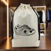 sac-chaussures-baskets-urbaines-coton-ecru Sac à chaussures baskets en coton écru - MOONLAC