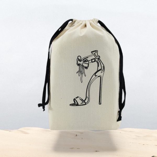 Sac à chaussures femme sandales Pieds nus en coton écru Sac à chaussures femme en coton écru imprimé sandale à talon Pieds nus, cordon noir, MOONLAC chez Atelier Julac