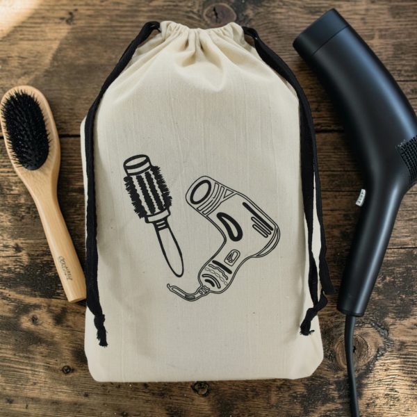 Sac de rangement sèche-cheveux en coton écru Sac de rangement salle de bain pour sèche-cheveux en coton écru imprimé brosse et séchoir, cordon noir, MOONLAC chez Atelier Julac
