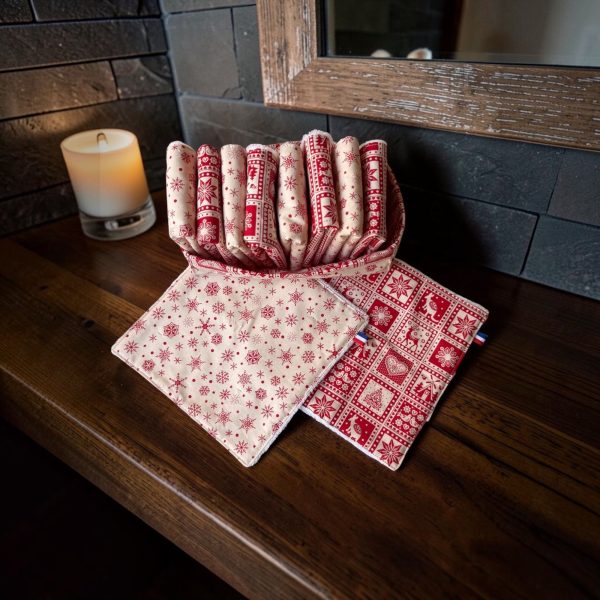 Panière essuie-mains invités Noël montagne Panière essuie-mains invités Noël montagne en tissu rouge, avec essuie-mains lavables beiges à flocons et rouges à motif scandinave, Atelier Julac